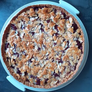 Kirschkuchen mit Krokant Mandeln