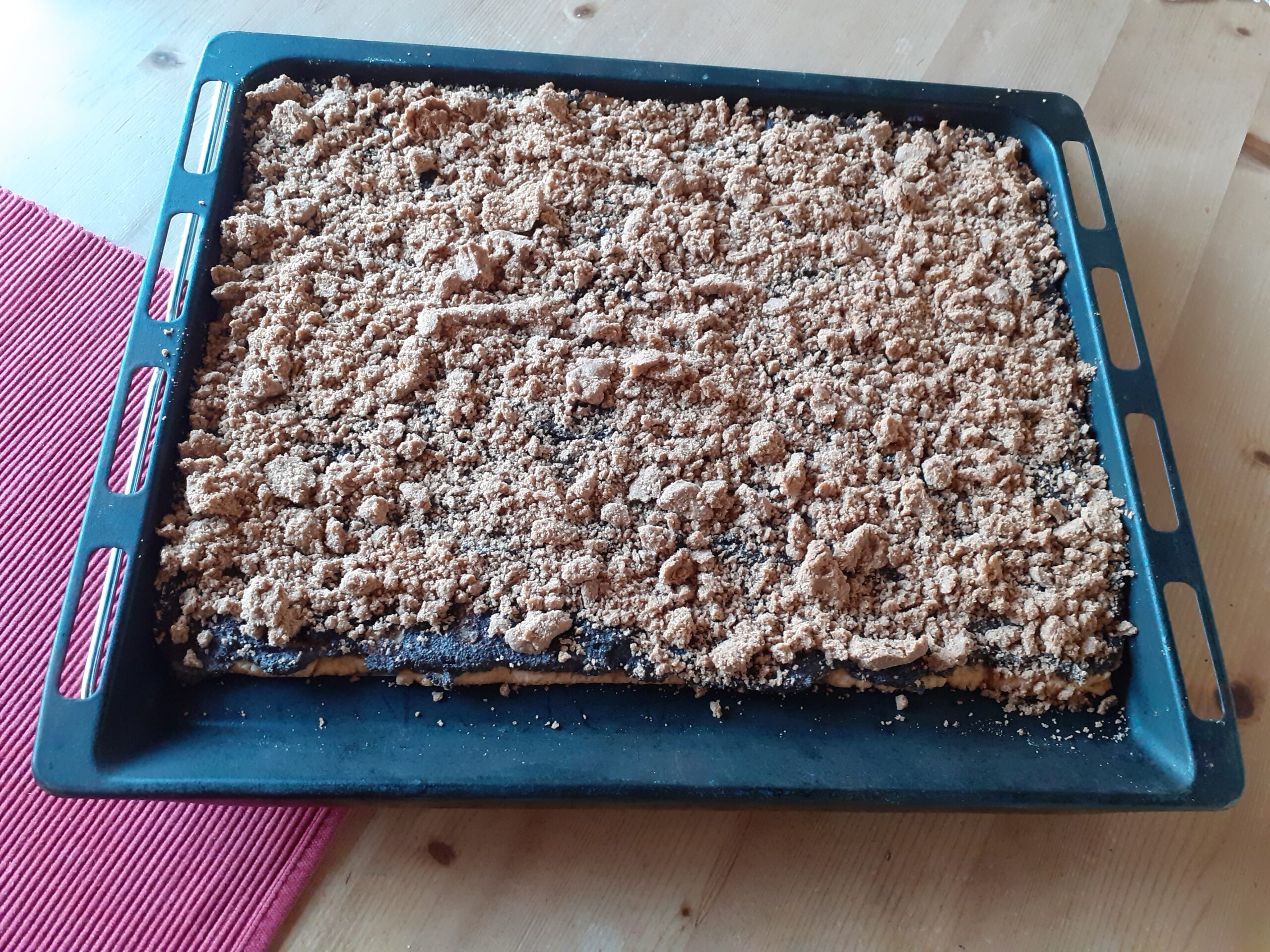 Mohn-Apfelkuchen auf dem Blech