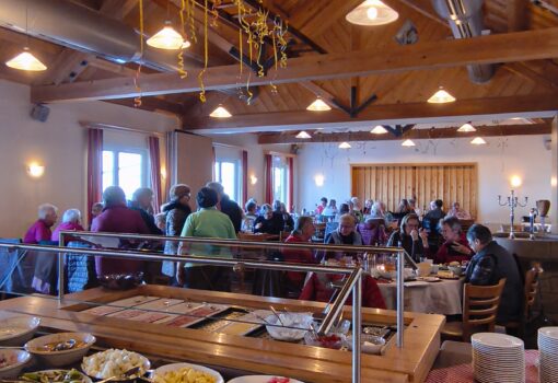 Gut besuchtes Frauenfrühstück mit Vortrag: Kriminalität im Alltag